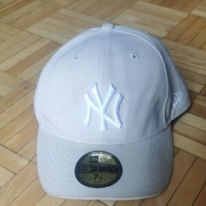 New York Yankees New Era Hat/Fitted Size 7 1/8ths